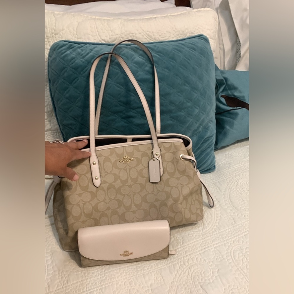 Coach Signature Coach Double Handles PreOwned Carry All Bag & Wallet Shows wear